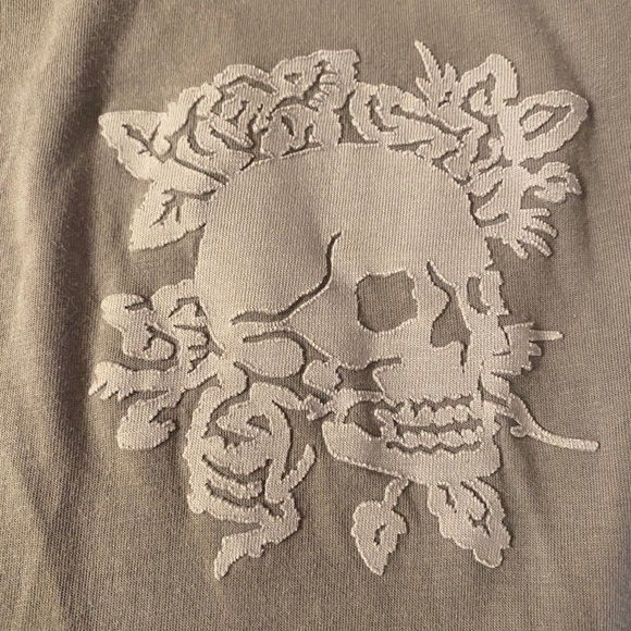 Vintage Y2K Ed Hardy Gray T-Shirt Womens Skull and Roses Graphic Tee Size Medium - Picture 2 of 16
